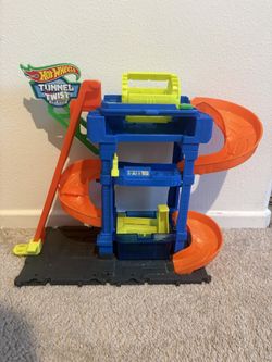 Hot Wheels City Tunnel Twist Car Wash Playset