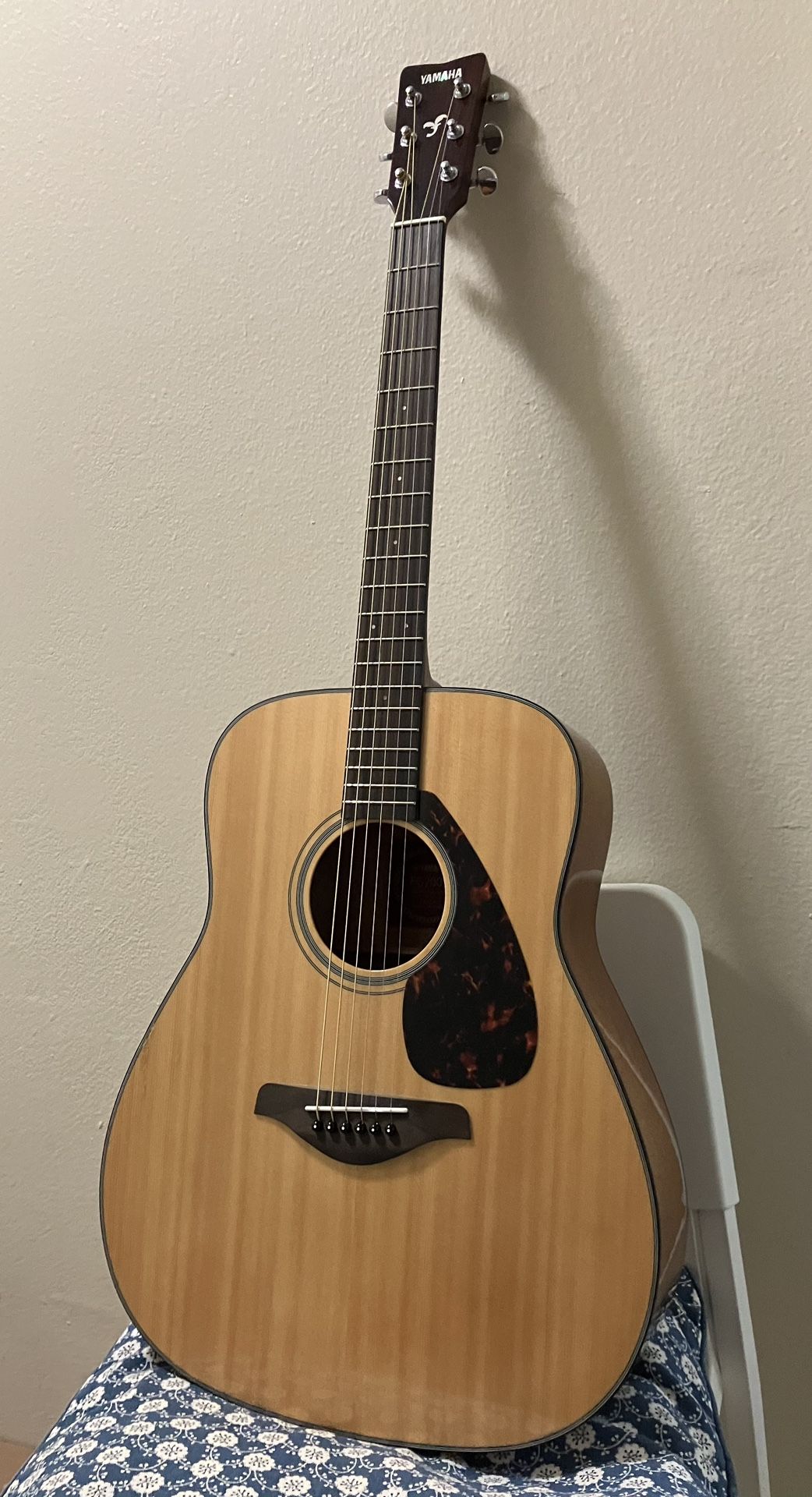 Yamaha FG-700S guitar