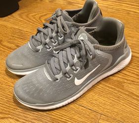 Women’s Nike Shoes size 6