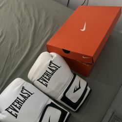 Nike Boxing Shoes 9,5 With Gloves 