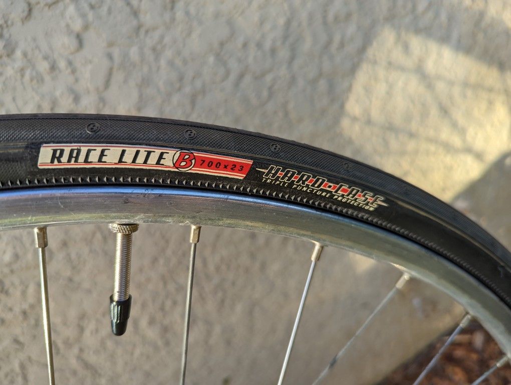 Excellent Condition Cannondale Road Bike Bicycle for Sale in