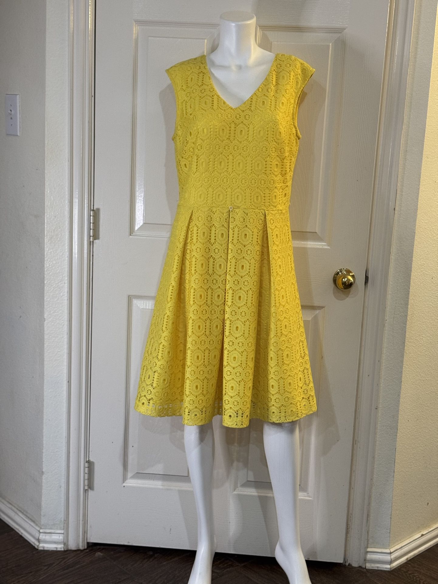 Liz Claiborne Yellow Sleeveless V-Neck A-Line Dress size 12 Large