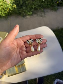  vintage gold-tone clip-on earrings feature elegant rhinestone bows and faux pearl