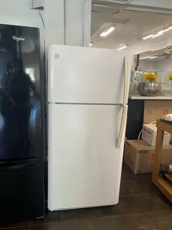 Kenmore Top-Freezer Refrigerator White