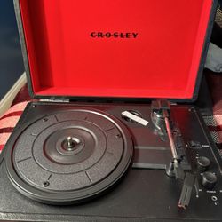 Crosley CR8005F-BK Cruiser Plus Vintage 3-Speed Bluetooth in/Out Suitcase Vinyl Record Player Turntable, Black/Red