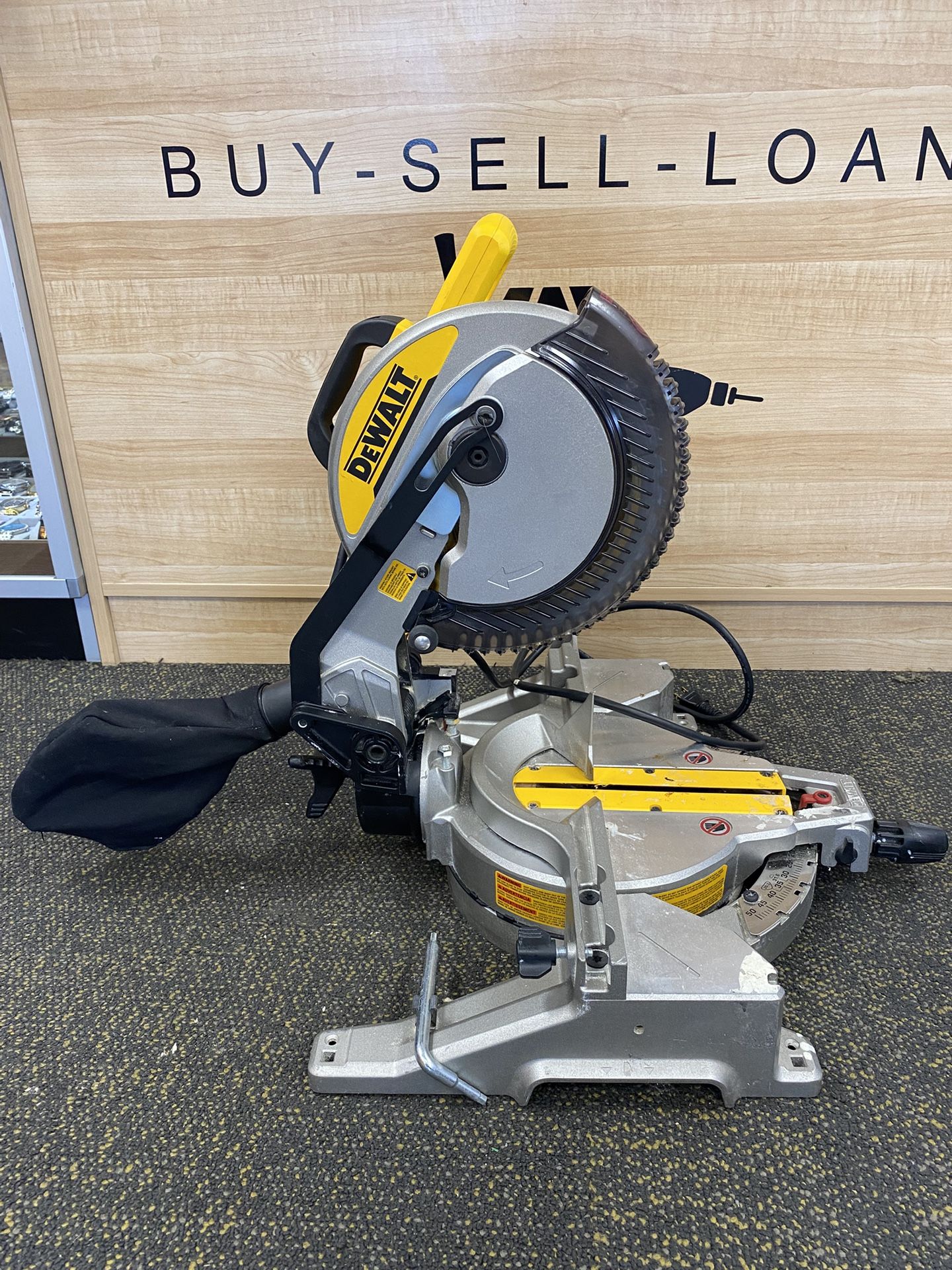 DEWALT DWS713 15 Amp Corded 10" Compound Single Bevel Miter Saw