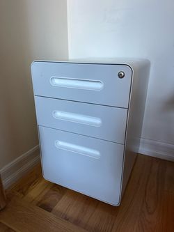 Stockpile Curve 3-Drawer File Cabinet (White) with Key
