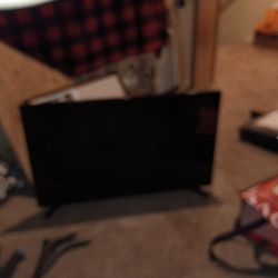 BRAND NEW SAMSUNG 32" SMART T.V. 