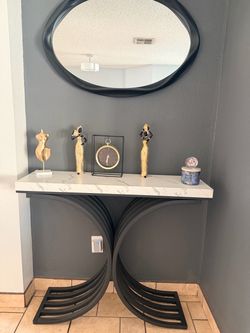 Entrance table