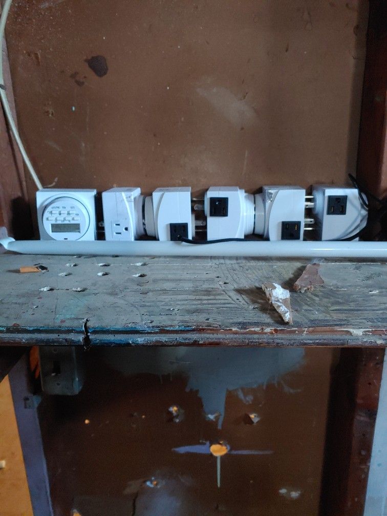 Power Inverters With Timers And Lights