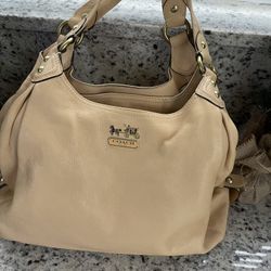 Coach Leather Shoulder Bag! Excellent Condition 