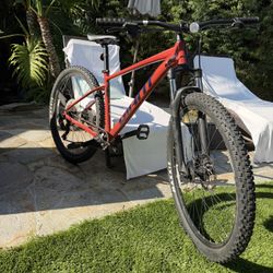 Giant Talon Red Mountain Bike