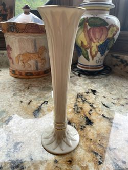 Lenox Flower Vase With 24 K gold trim Thumbnail