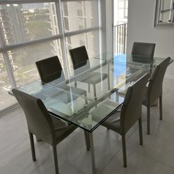 Dining room table & chairs