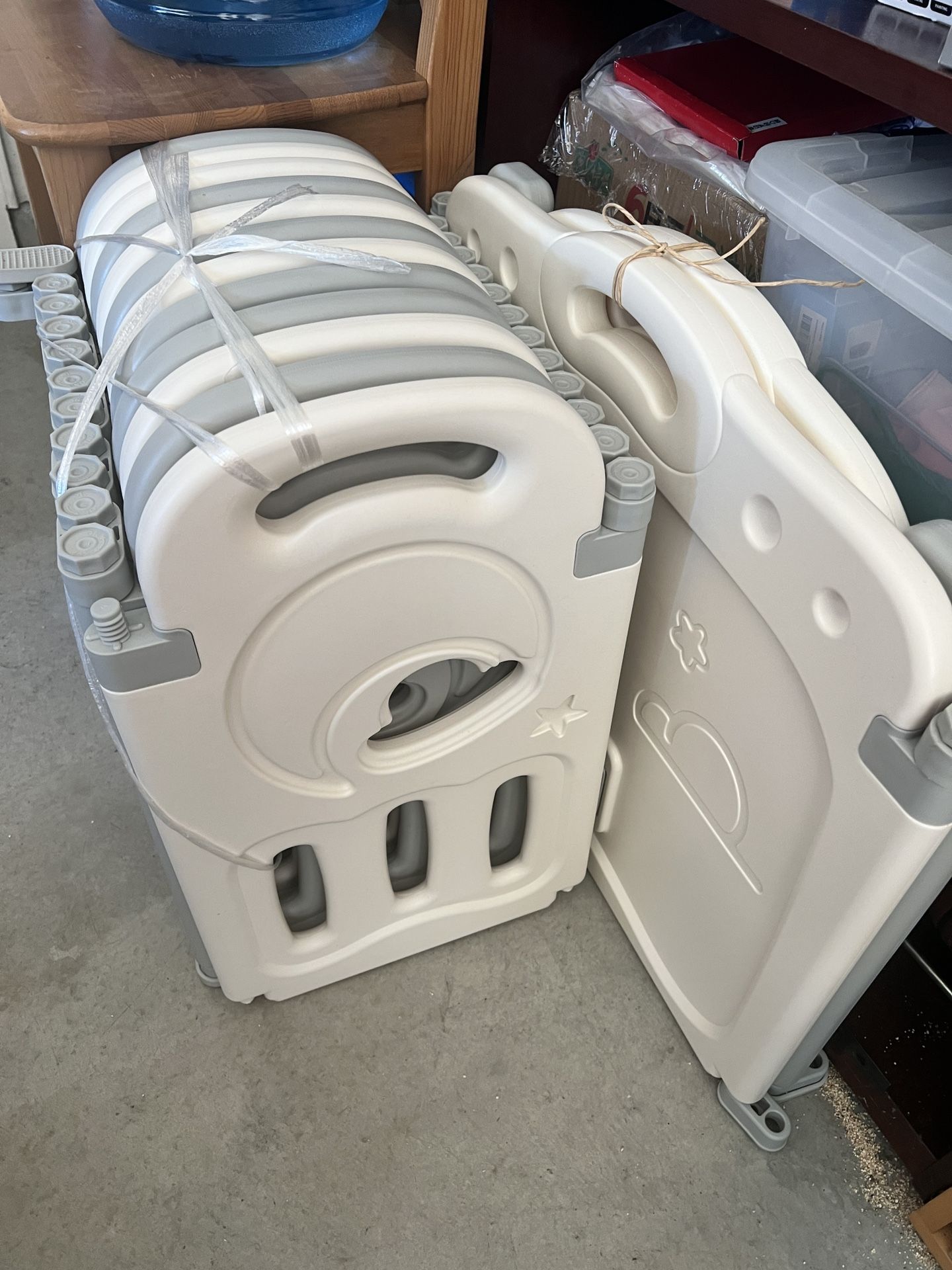 Kids Play Fence (like New )