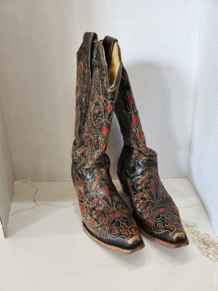 Beautiful corral leather, cowboy boots women's