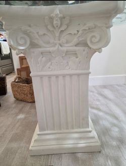 Dining Table With Round Strong Beveled Glass Top. Table Base Is A White Roman Column With Beautiful Details From Every Angle. Glass Size 48 in (4 ft).