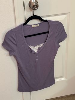 Frankie & Skylary Lavender Ribbed Henley Top