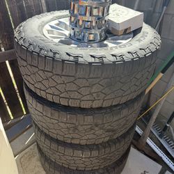 18” 2022 f250 wheels Normal wear and tear with hardware included lug nuts