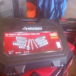 52-PIECE MECHANICS TOOL SET