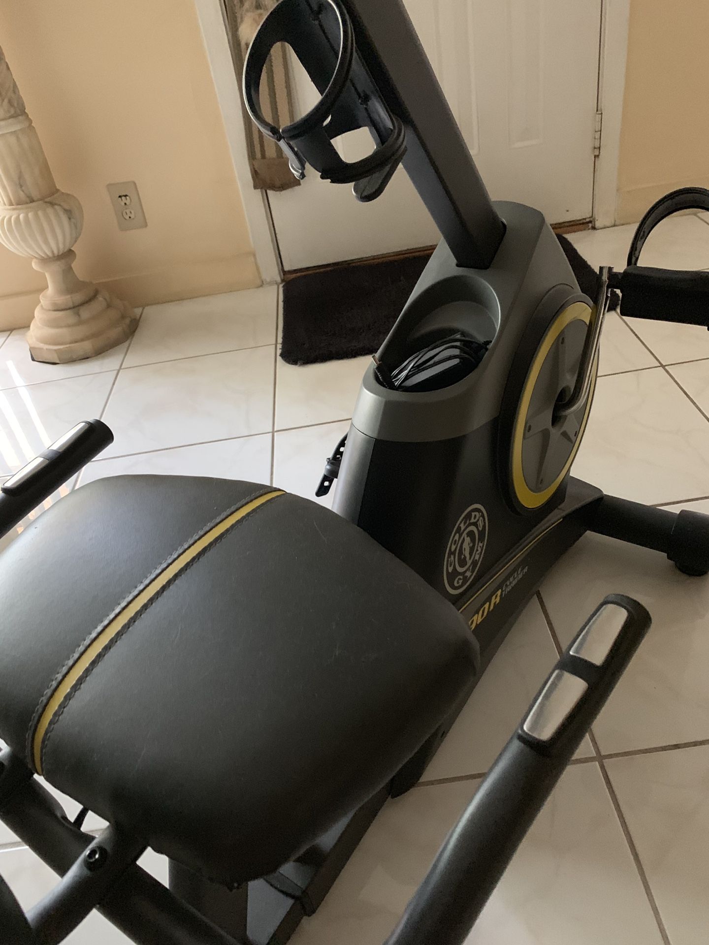 Exercise bike GOLD’S GYM 390R for Sale in Delray Beach, FL OfferUp