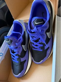 WOMENS NIKE RUNNING SHOES