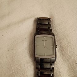 Fossil mens watch needs a battery has a diamond chip above the 12 mark of the watch asking price 60$ pick up only 865 Ellsworth Ave right off of East 