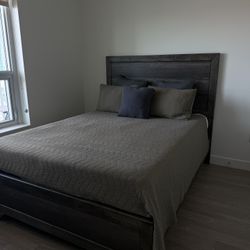 Queen Bedroom Set + TV – Excellent Condition