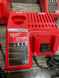 Milwaukee M12 and M18 12-Volt/18-Volt Lithium-Ion Multi-Voltage Battery Charger