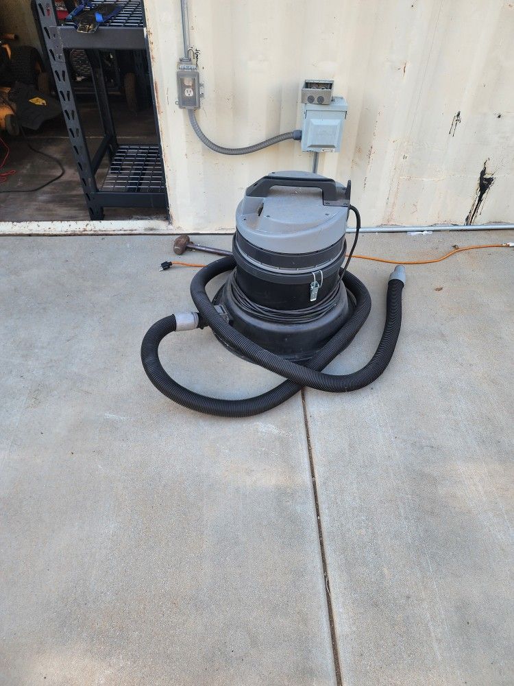 IPC Eagle Drum Top Vacuum