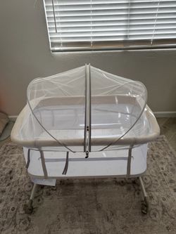 Baby Bassinet with netting and wheels