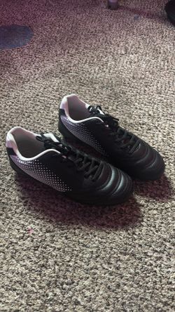 Girl soccer cleats size 5