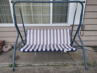 Swinging Bench Lounger