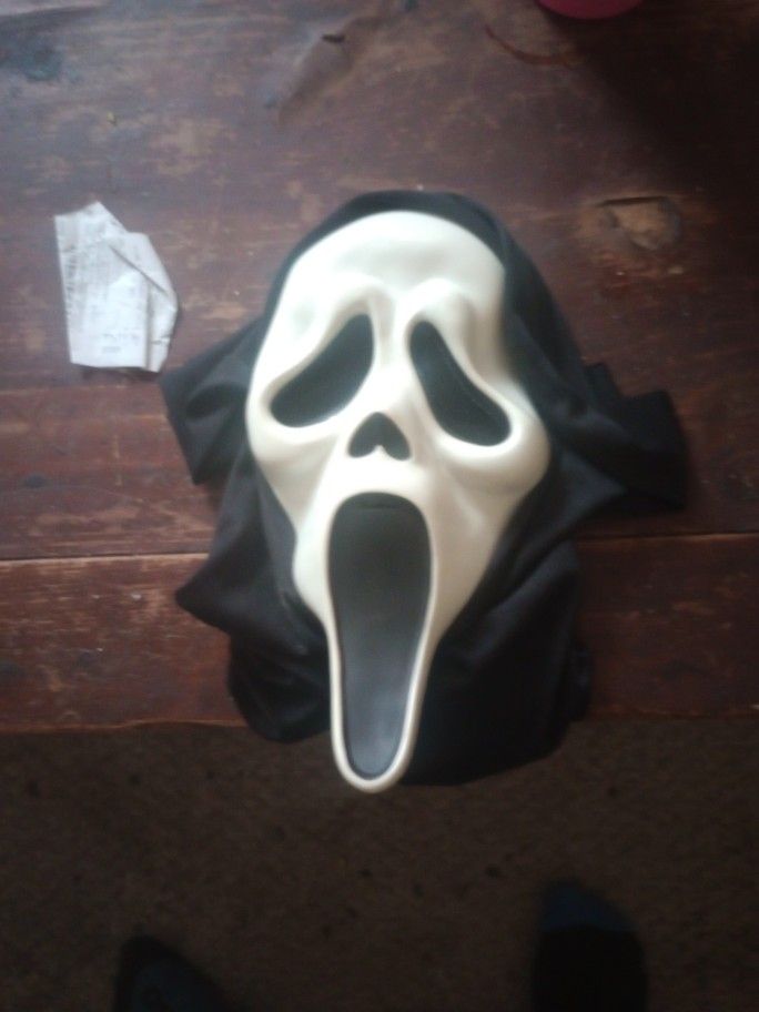 Scream 5 Mask
