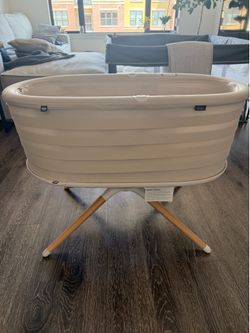 Elvie Rise Smart Bouncer and Bassinet