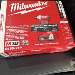 Milwaukee M18 18-Volt Lithium-Ion Compact Brushless Cordless 1/4 in. Impact Driver Kit with One 2.0 Ah Battery, Charger & Tool Bag
