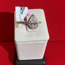 14kt White Gold LG Diamond Ring