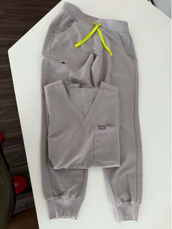 FIGS SCRUB SET - LIKE NEW