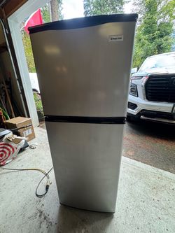 Magic Chef Mini Refrigerator/Freezer