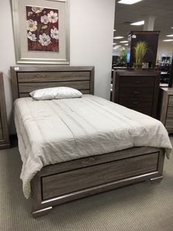 RUSTIC BROWN QUEEN SIZE 5 PCS BEDROOM SET WITH ALL DRESSERS INCLUDED NEW