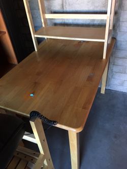 Table with 2 matching chairs
