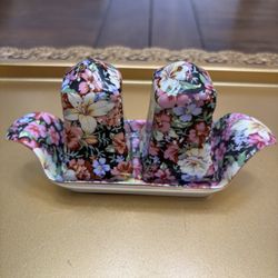 Vintage Porcelain Royal Cotswolds By Godinger England Floral Salt And Pepper Shakers 