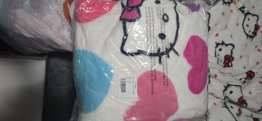 Hello Kitty Heart Blanket