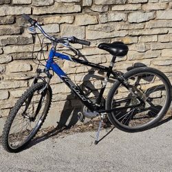 Fuji Cambridge 26in Bike