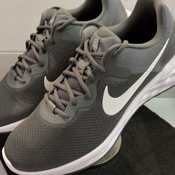 NIKE REVOLUTION 6 RUNNING SHOES