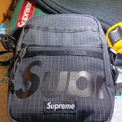 Supreme Shoulder Bag 