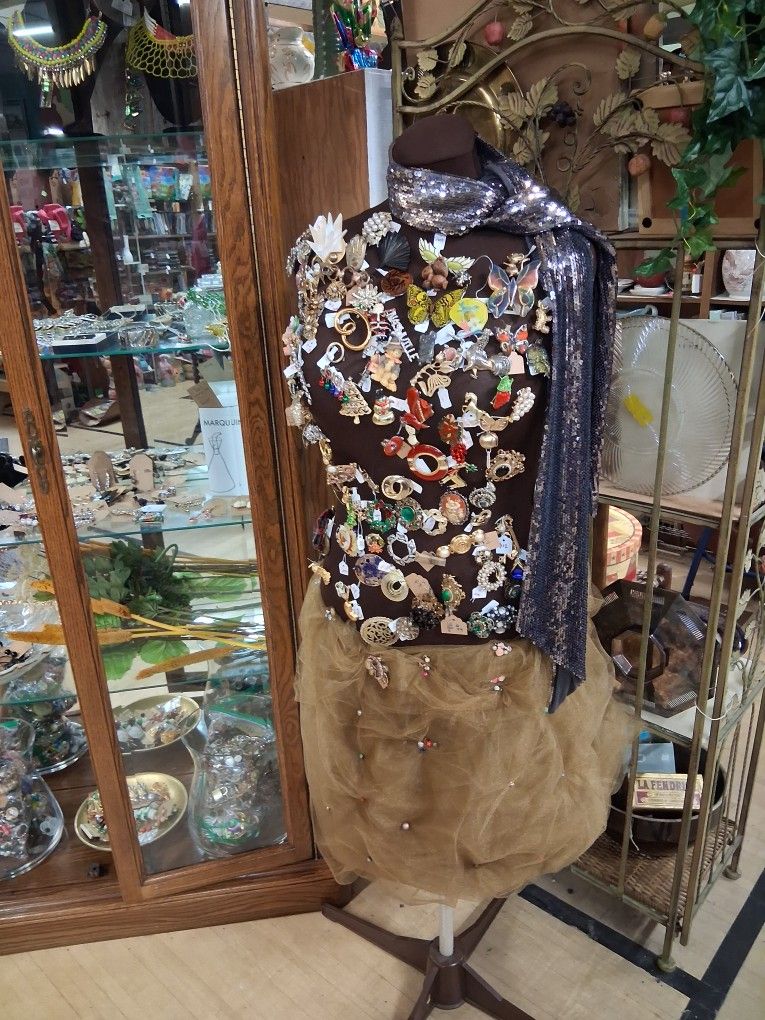 Jewelry, Pins,brochure,purses,crystals, Stones,rings,