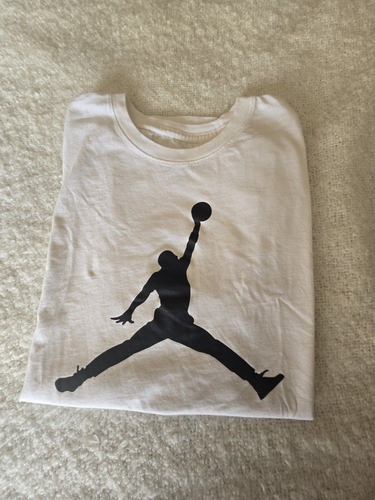 Jordan Mens White Tee with Black Silhouette. Size XL