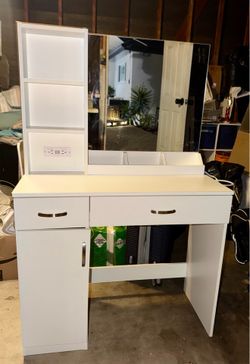 White wood Vanity