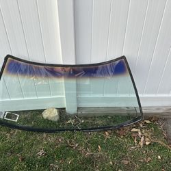 1981/1985 Front Windshield